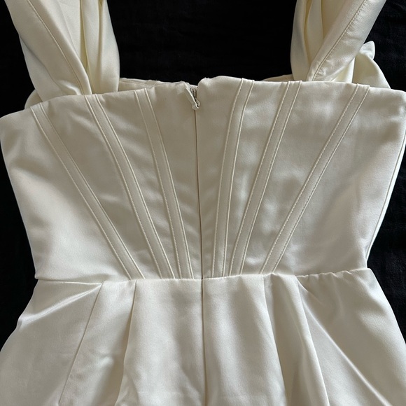 House of CB Loretta Off the Shoulder Dress - Like New/Never Worn - Picture 3 of 5